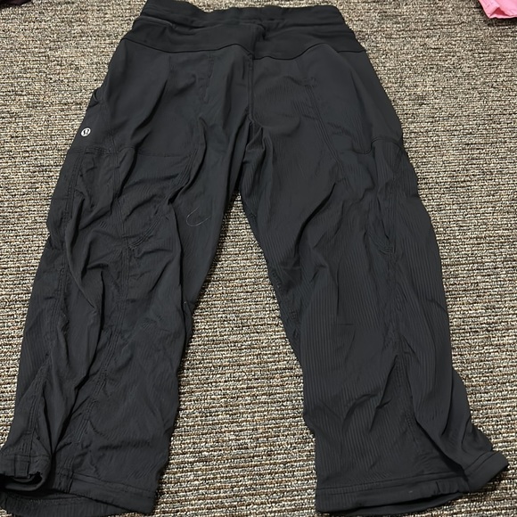 Lululemon scuba pants-capri - Picture 2 of 2